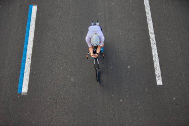 IRONMAN 70.3 Lima bisiklet bacağı. Saniyeler podyumu tanımlarken her watt sayılıyor.