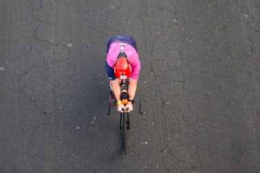 IRONMAN 70.3 Lima bisiklet bacağı. Saniyeler podyumu tanımlarken her watt sayılıyor.