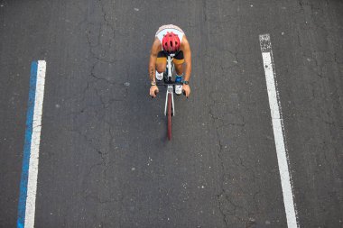 IRONMAN 70.3 Lima bisiklet bacağı. Saniyeler podyumu tanımlarken her watt sayılıyor.