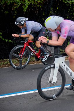 IRONMAN 70.3 Lima bisiklet bacağı. Saniyeler podyumu tanımlarken her watt sayılıyor.