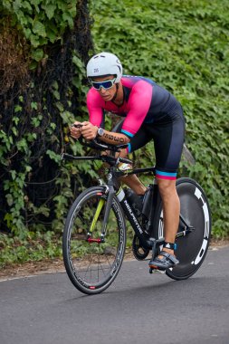 IRONMAN 70.3 Lima bisiklet bacağı. Saniyeler podyumu tanımlarken her watt sayılıyor.