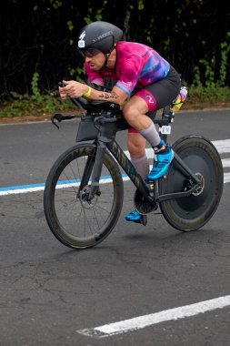 IRONMAN 70.3 Lima bisiklet bacağı. Saniyeler podyumu tanımlarken her watt sayılıyor.