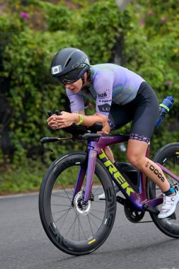 IRONMAN 70.3 Lima bisiklet bacağı. Saniyeler podyumu tanımlarken her watt sayılıyor.