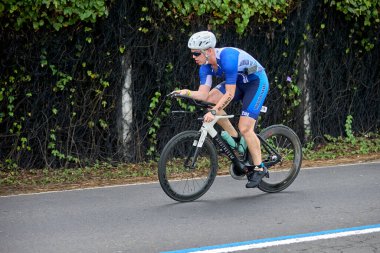 IRONMAN 70.3 Lima bisiklet bacağı. Saniyeler podyumu tanımlarken her watt sayılıyor.