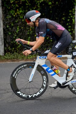 IRONMAN 70.3 Lima bisiklet bacağı. Saniyeler podyumu tanımlarken her watt sayılıyor.