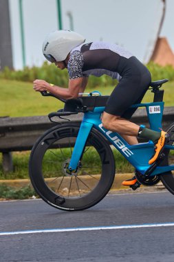 IRONMAN 70.3 Lima bisiklet bacağı. Saniyeler podyumu tanımlarken her watt sayılıyor.