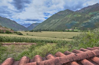 And Dağlarının Altında Hasat: Çiçek 'teki Kutsal Vadi, Kutsal Vadi' deki Çiftlik Alanları