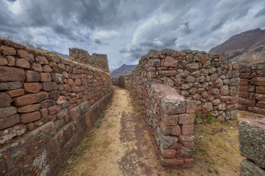 Pisac 'ın Antik İnka Harabeleri Dramatik Dağ Manzarası, Kutsal Vadi, Peru