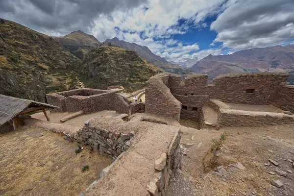 Pisac 'ın Antik İnka Harabeleri Dramatik Dağ Manzarası, Kutsal Vadi, Peru