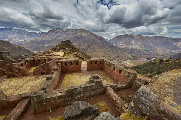 Pisac 'ın Antik İnka Harabeleri Dramatik Dağ Manzarası, Kutsal Vadi, Peru