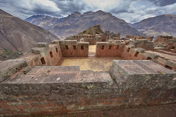 Pisac 'ın Antik İnka Harabeleri Dramatik Dağ Manzarası, Kutsal Vadi, Peru