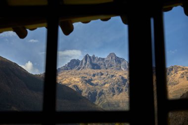 Apu Pitusiray, Peru 'nun Cusco bölgesinde önemli bir dağdır. 