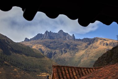 Apu Pitusiray, Peru 'nun Cusco bölgesinde önemli bir dağdır. 