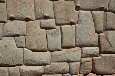 Cusco, Peru 'daki İnka taş duvarları, İnka mimarisinin ve işçiliğinin olağanüstü bir örneği.