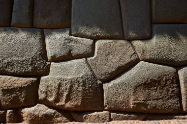 Cusco, Peru 'daki İnka taş duvarları, İnka mimarisinin ve işçiliğinin olağanüstü bir örneği.