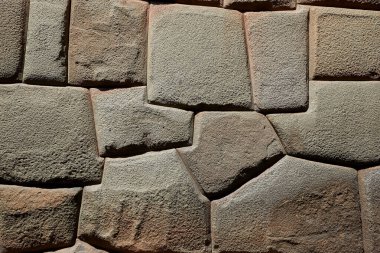 Cusco, Peru 'daki İnka taş duvarları, İnka mimarisinin ve işçiliğinin olağanüstü bir örneği.