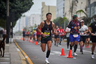 42 kilometrelik tutku, dayanıklılık ve şehir ruhu. Lima Maratonu 42K, dünyanın dört bir yanından gelen koşucuları bir araya getirdi..