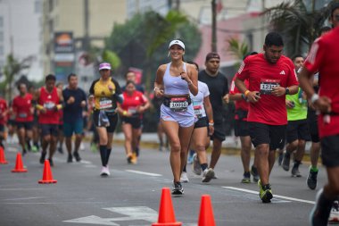 42 kilometrelik tutku, dayanıklılık ve şehir ruhu. Lima Maratonu 42K, dünyanın dört bir yanından gelen koşucuları bir araya getirdi..