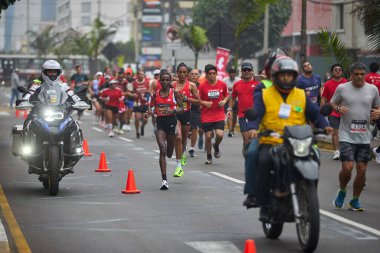 42 kilometrelik tutku, dayanıklılık ve şehir ruhu. Lima Maratonu 42K, dünyanın dört bir yanından gelen koşucuları bir araya getirdi..
