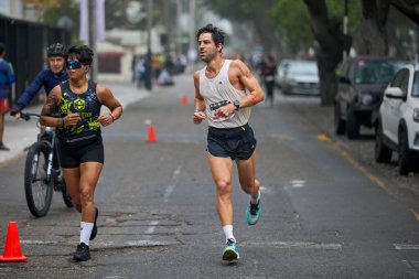 42 kilometrelik tutku, dayanıklılık ve şehir ruhu. Lima Maratonu 42K, dünyanın dört bir yanından gelen koşucuları bir araya getirdi..