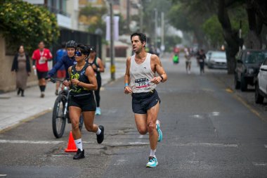 42 kilometrelik tutku, dayanıklılık ve şehir ruhu. Lima Maratonu 42K, dünyanın dört bir yanından gelen koşucuları bir araya getirdi..