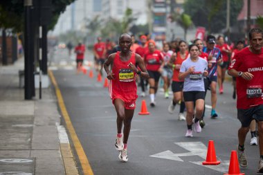 42 kilometrelik tutku, dayanıklılık ve şehir ruhu. Lima Maratonu 42K, dünyanın dört bir yanından gelen koşucuları bir araya getirdi..