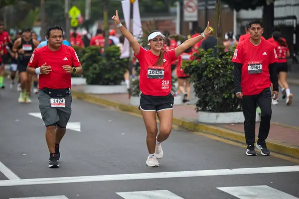 42 kilometrelik tutku, dayanıklılık ve şehir ruhu. Lima Maratonu 42K, dünyanın dört bir yanından gelen koşucuları bir araya getirdi..