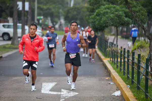 42 kilometrelik tutku, dayanıklılık ve şehir ruhu. Lima Maratonu 42K, dünyanın dört bir yanından gelen koşucuları bir araya getirdi..