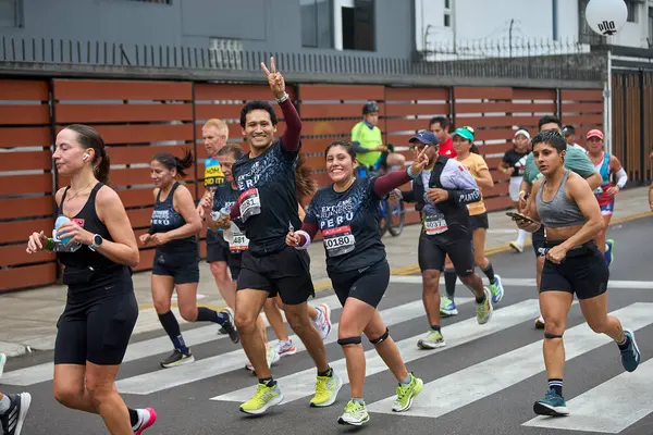42 kilometrelik tutku, dayanıklılık ve şehir ruhu. Lima Maratonu 42K, dünyanın dört bir yanından gelen koşucuları bir araya getirdi..