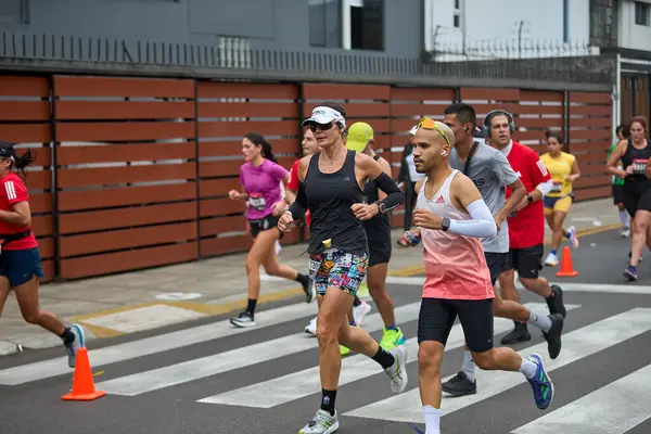 42 kilometrelik tutku, dayanıklılık ve şehir ruhu. Lima Maratonu 42K, dünyanın dört bir yanından gelen koşucuları bir araya getirdi..
