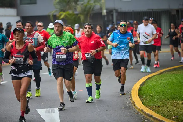 42 kilometrelik tutku, dayanıklılık ve şehir ruhu. Lima Maratonu 42K, dünyanın dört bir yanından gelen koşucuları bir araya getirdi..
