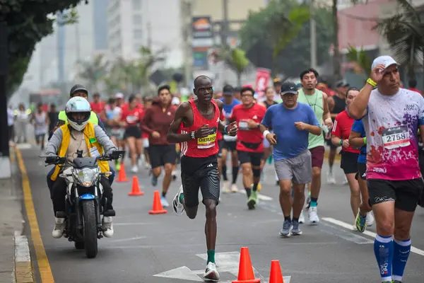 42 kilometrelik tutku, dayanıklılık ve şehir ruhu. Lima Maratonu 42K, dünyanın dört bir yanından gelen koşucuları bir araya getirdi..