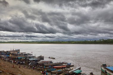 Maran Nehri 'ndeki meşgul Nautas rıhtımı Amazonların kalbine açılan kapıdır.