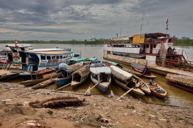 Maran Nehri 'ndeki meşgul Nautas rıhtımı Amazonların kalbine açılan kapıdır.