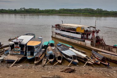 Maran Nehri 'ndeki meşgul Nautas rıhtımı Amazonların kalbine açılan kapıdır.