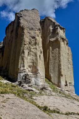 Callalli 'nin Büyülü Kuleleri zaman ve rüzgarla şekillenen bu mistik taş kuleler And Dağları' ndan yükseliyor ve Colca 'nın engebeli güzelliğine büyü katıyor..