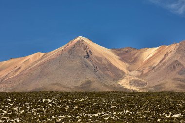 Volcn Pichu Pichu 'nun doğu yamaçları, tarihle dolu, engebeli, uzak ve zengin günün ilk ışığını yakalıyor. And Dağları 'nda kutsal bir tepe, hâlâ Arequipas Dağları' nın başında nöbet tutuyor..