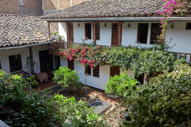 Chachapoyaswood 'da geleneksel bir Casona içinde, adobe, ve sessiz ışık kuzey And Dağları' ndaki sömürgeci yaşamın ebedi cazibesini uyandırır..