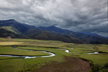 Amazonas 'taki Huaylla Beln Vadisi geniş ve nefes kesici. Peru, And Dağları' nın ve gökyüzünün sessiz bir uyum içinde buluştuğu otlakların ve suların yumuşak kıvrımlarında açılır..