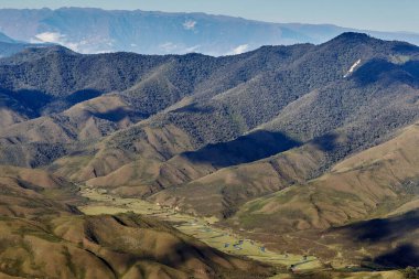 Amazonas 'taki Huaylla Beln Vadisi geniş ve nefes kesici. Peru, And Dağları' nın ve gökyüzünün sessiz bir uyum içinde buluştuğu otlakların ve suların yumuşak kıvrımlarında açılır..