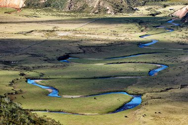 Amazonas 'taki Huaylla Beln Vadisi geniş ve nefes kesici. Peru, And Dağları' nın ve gökyüzünün sessiz bir uyum içinde buluştuğu otlakların ve suların yumuşak kıvrımlarında açılır..