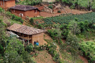 La Jalca Grande dağlık bölgelerde yuvalanmış ebedi taş evler ve kırmızı kiremitli çatılar And geleneğinin ve kuzey Peru 'daki sömürge tarihinin canlı özünü korumaktadır..