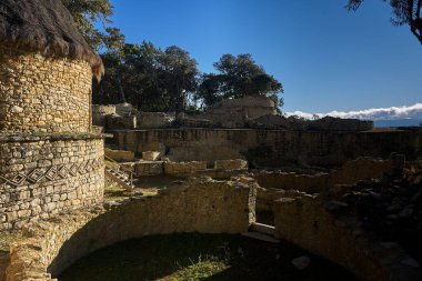 Kuelap, Chachapoya halkının kalıcı mirasını gözler önüne seriyor. Bulutlarda bir kale, tarihin ve doğanın gizemli bir uyum içinde buluştuğu yer..