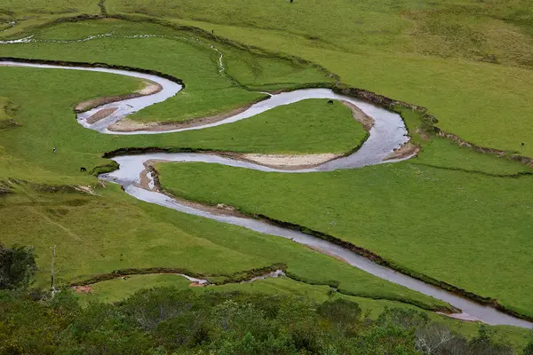 Amazonas 'taki Huaylla Beln Vadisi geniş ve nefes kesici. Peru, And Dağları' nın ve gökyüzünün sessiz bir uyum içinde buluştuğu otlakların ve suların yumuşak kıvrımlarında açılır..