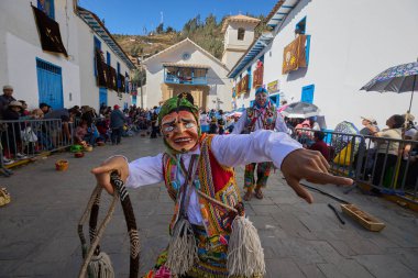 Vahşi, saygısız ve durdurulamaz Maqtas, Paucartambos Virgen del Carmen kutlamalarını korkusuz enerji ve yaramaz ruhla patlattı..