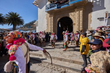 Vahşi, saygısız ve durdurulamaz Maqtas, Paucartambos Virgen del Carmen kutlamalarını korkusuz enerji ve yaramaz ruhla patlattı..