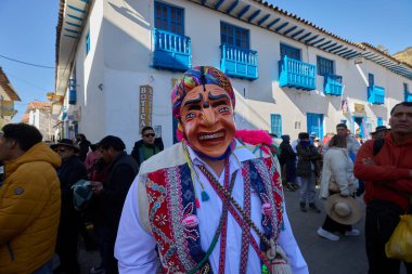 Vahşi, saygısız ve durdurulamaz Maqtas, Paucartambos Virgen del Carmen kutlamalarını korkusuz enerji ve yaramaz ruhla patlattı..