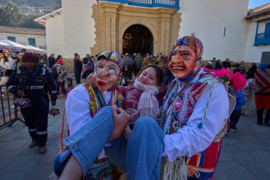 Vahşi, saygısız ve durdurulamaz Maqtas, Paucartambos Virgen del Carmen kutlamalarını korkusuz enerji ve yaramaz ruhla patlattı..