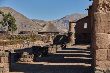 Raqchi 'deki Wiracocha Tapınağı en etkileyici İnka yapılarından biridir. Devasa kerpiç ve taş yapısı bir zamanlar Yaratıcı Tanrı 'ya adanmış ritüeller barındırıyordu..