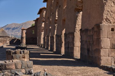 Raqchi 'deki Wiracocha Tapınağı en etkileyici İnka yapılarından biridir. Devasa kerpiç ve taş yapısı bir zamanlar Yaratıcı Tanrı 'ya adanmış ritüeller barındırıyordu..